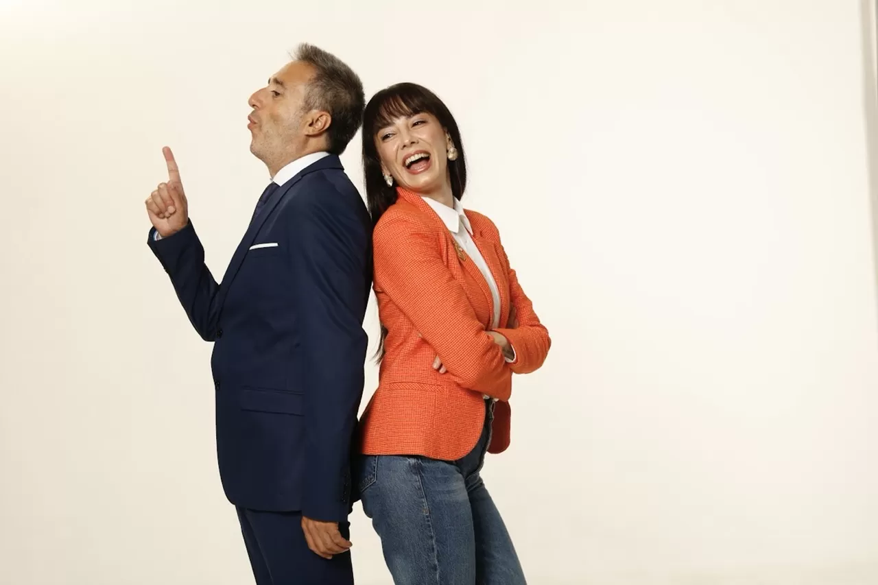 Aşk ve Siyasetin Komik Çatışması Tiyatro Sahnesinde: “Boşanma Teklifi”